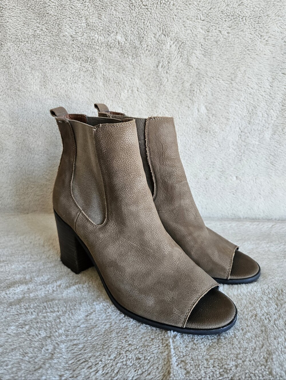 Lucky Brand Taupe Peep Toe Chelsea Ankle Booties Block Heel 8.5
